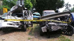 Isi Mobil Dul, Dari Catatan Fisika Hingga Cover Buku Nirvana