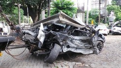 Ini Penampakan Mobil Anak Ahmad Dhani yang Tak Berbentuk Lagi 