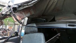 Ini Penampakan Mobil Gran Max yang Penuh Cipratan Darah