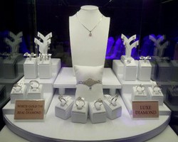 Julia Jewelry Rilis Aksesori Terbaru dari Berlian Eropa