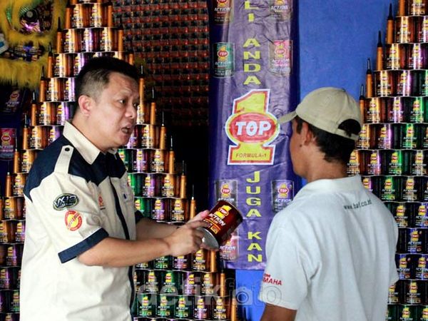Berbagi Senyum Bersama Pelanggan Setia TOP 1