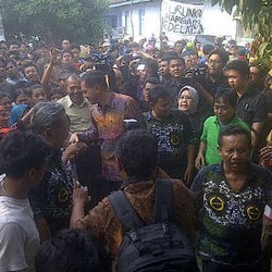 Blusukan ke Perajin Tahu-Tempe, Gita Wirjawan Disoraki: Turunkan Harga Kedelai!