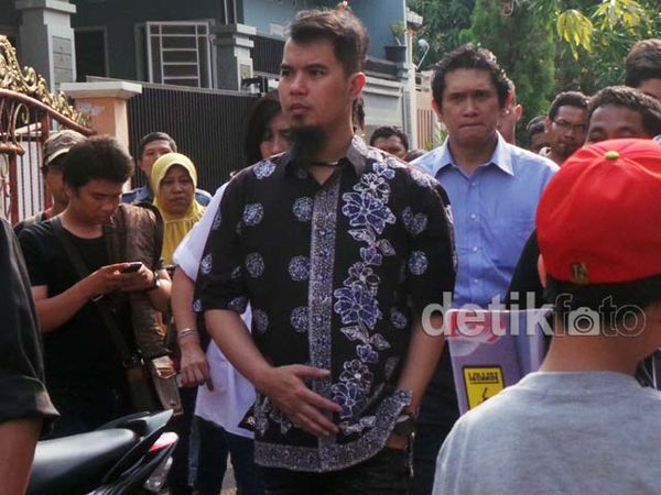 Ahmad Dhani Kunjungi Keluarga Korban Kecelakaan