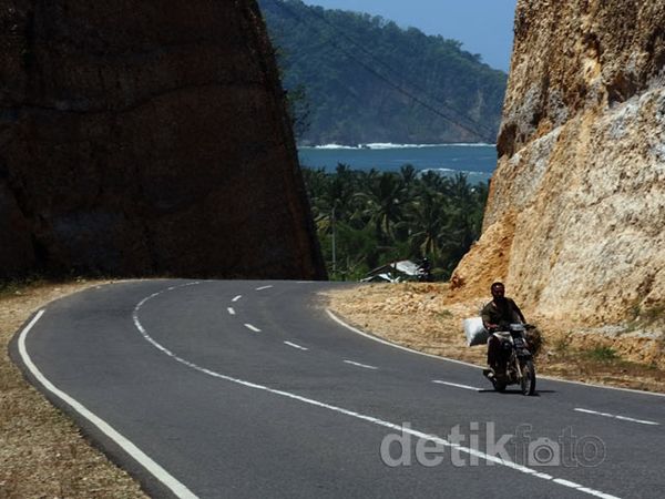 Menyusuri Lintas Selatan Pacitan, Keren!