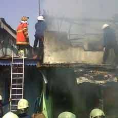 Tiga Rumah di Kanginan Dilalap Si Jago Merah
