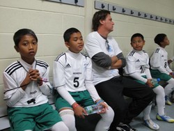 Tim 'Garuda Cilik' menunggu pertandingan di dressing room. Di babak pertama Indonesia satu grup dengan tiga negara Eropa: Belgia, Republik Irlandia, dan Jerman.