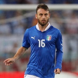 Italia Kembali Pasang De Rossi sebagai Bek?