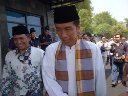 Jokowi Lepas Jamaah Haji Asal Jakarta di Bandara Halim