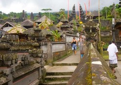 Melancong ke Besakih, Miss World Bakal Pakai Baju Adat Bali