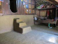 Rumah yang Dilumuri Kotoran Kerbau di Lombok