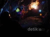 Berpetualang Dalam Kegelapan Abadi Goa Buniayu