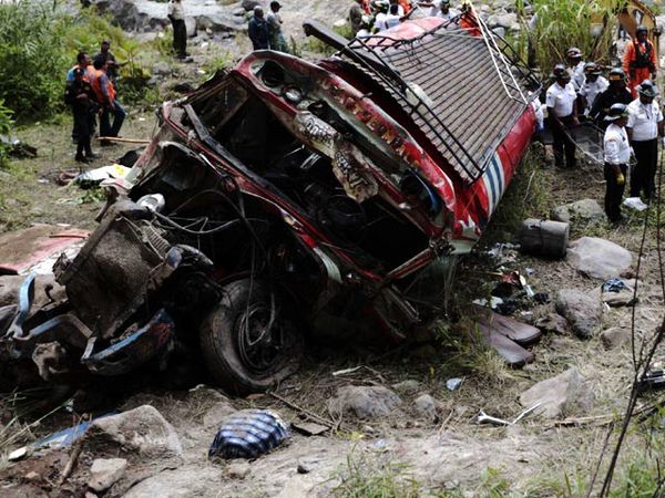 Bus Terjun ke Jurang, 38 Penumpang Tewas