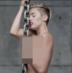 Ini Penampilan Berani Miley Cyrus di Video Klip Terbaru