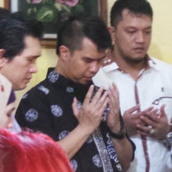 Dhani Kunjungi Korban Kecelakaan, Maia Terpukul Lihat Kondisi Dul