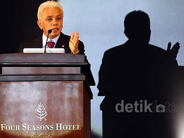 Hatta Rajasa Hadiri Macro Forum 2013