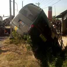 Minibus Milik Marinir Tabrak Iring-iringan Motor, Tiga Orang Tewas
