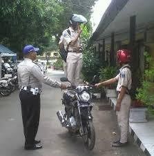 Polisi Diminta Menggelar Operasi SIM di Depan Sekolah