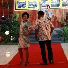 Melihat Polwan Berlenggak-lenggok di Atas Catwalk