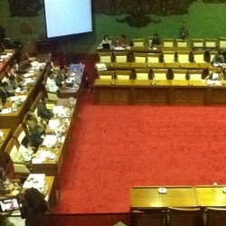 Rapat DPR Membahas Korban Investasi Emas Bodong Berlangsung Panas