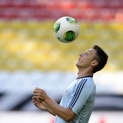 Arsenal Jawab Sorotan dengan Transfer Oezil