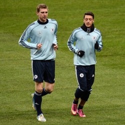 Oezil Layak Dihargai Mahal