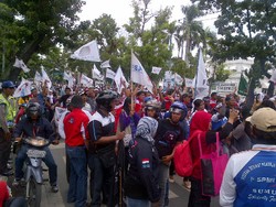 Ribuan Buruh Sumut Demo Minta Kenaikan Upah 50 Persen