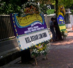 Lokasi Penembakan Bripka Sukardi Dikirimi Karangan Bunga