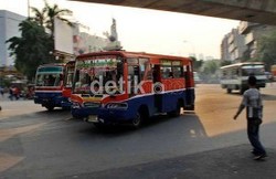 Kisah ABG Jadi Sopir Metro Mini