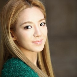 Wah, Hyoyeon SNSD Nge-fans Kai EXO!