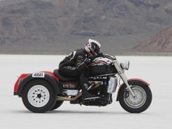 Motor Roda Tiga Ini Bisa Berlari Sampai 220 Km/Jam