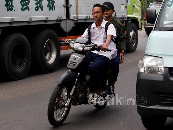 Pelajar Bermotor Kangkangi Aturan