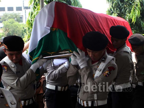 Aipda Anumerta Sukardi Dimakamkan