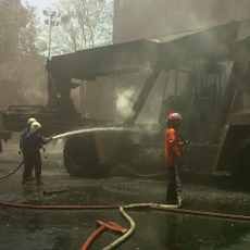 Reach Stacker Terbakar, Operasional Depo Peti Kemas Sempat Dihentikan