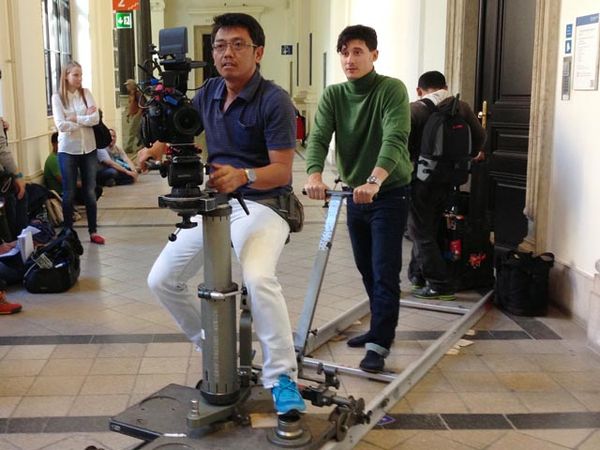 Suasana Syuting Perdana 99 Cahaya di Langit Eropa