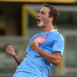 Higuain Dinilai Lebih Komplet dari Cavani