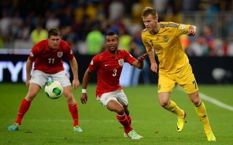 Hodgson dan Gerrard Kompak Puji Bek Inggris