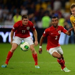 Hodgson dan Gerrard Kompak Puji Bek Inggris