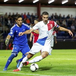 Dua Gol Van Persie Loloskan Belanda ke Piala Dunia