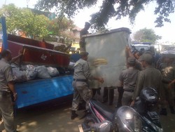 Awasi PKL Bandel, Kawasan Pasar Gembrong Dijaga Satpol PP