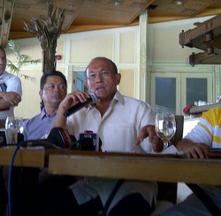 Ical Larang Anggota DPR Golkar Main Golf Saat Jam Kerja