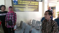 Sidak ke Kelurahan Johar Baru, Jokowi Minta Bu Lurah Tangani Tawuran