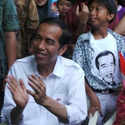 Kunjungi SLB, Jokowi Kaget Ada Anak Tuna Rungu Berbaju Jokowi
