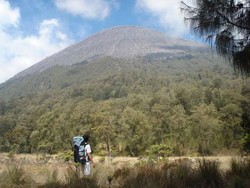 Berwisata ke Gunung, Cek Dulu 8 Tips Ini