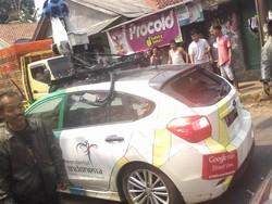 Brukk! Mobil Google Street View Tabrak Angkot di Bogor