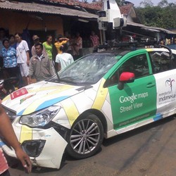 Sopir Main Ponsel, Mobil Google Street View Tabrak Angkot 