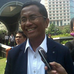 Pakai Jas Sendirian di Kantor Chatib Basri, Dahlan: Keren Kan?