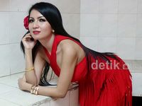 Five V Berpose Seksi di Dapur