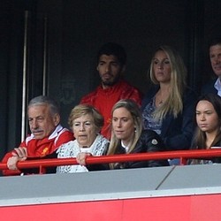 Publik Anfield Masih Cinta Suarez