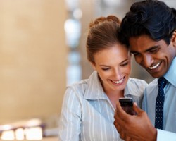 62% Pria Kepo dengan Isi Ponsel Pasangannya