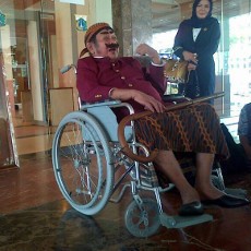 Pak Raden Nembang Jawa dan Jual Lukisan di Balai Kota DKI Jakarta